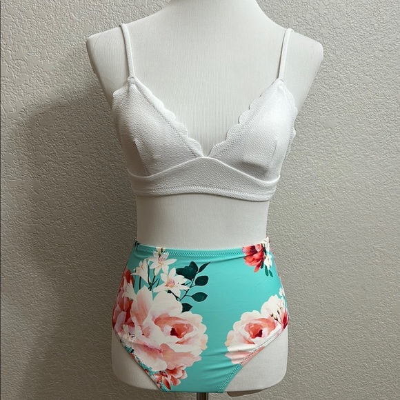 NWT Cupshe White Scallop Bralette & Floral Tummy Control Bikini Bottom - Picture 1 of 6